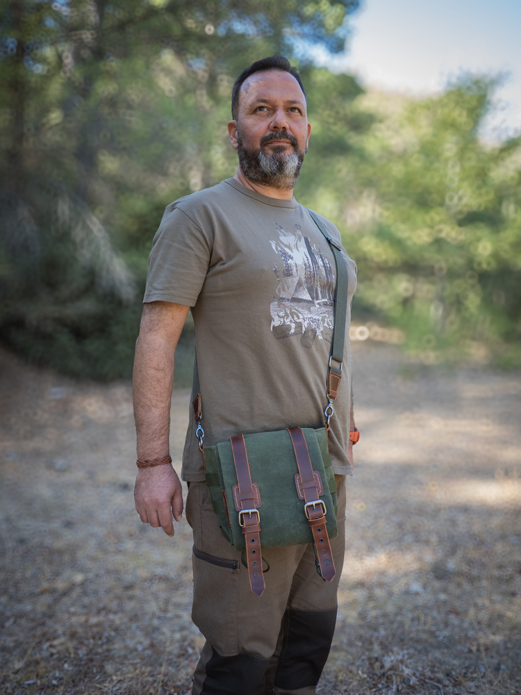 El Yapımı Mumlu Kanvas ve Yağlı Deri Bushcraft Çantası | Outdoor & EDC Omuz Çanta
