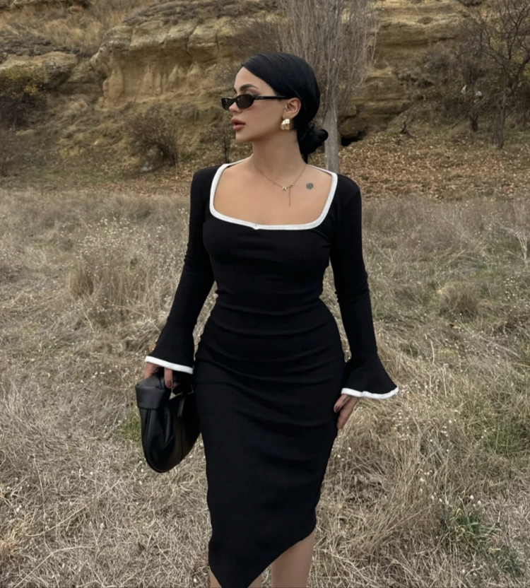 Siyah beyaz detaylı kare yaka elbise