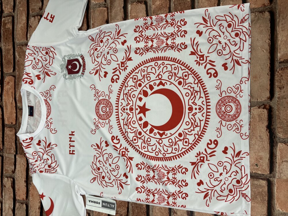 Türkiye Bozkurt Beyaz Forma Kırmızı Desen