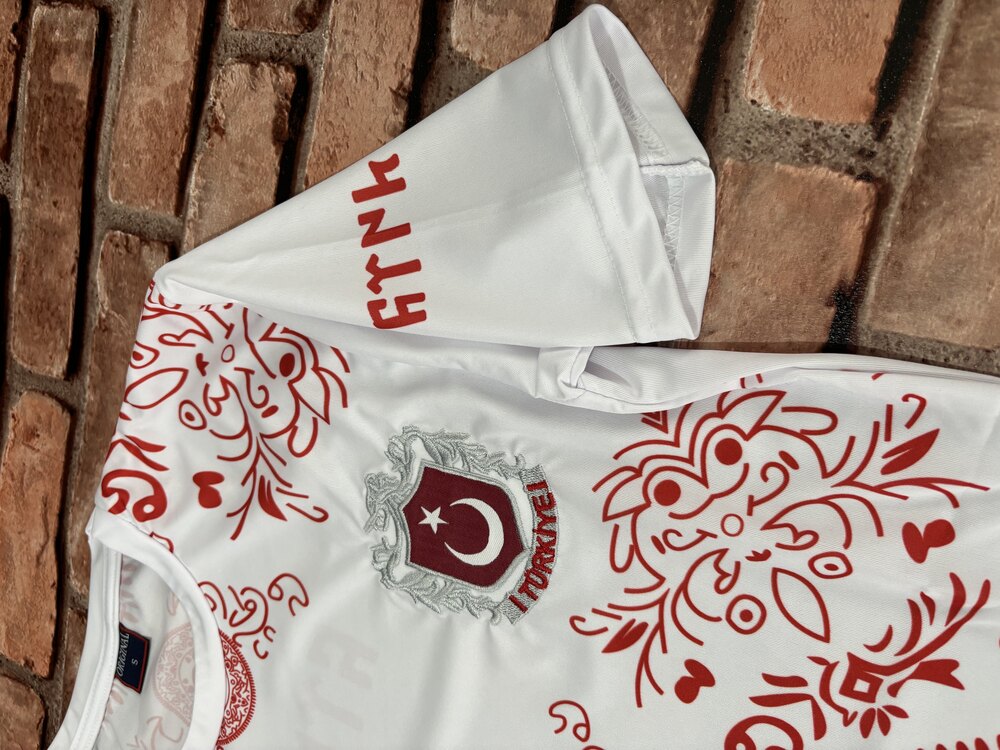 Türkiye Bozkurt Beyaz Forma Kırmızı Desen