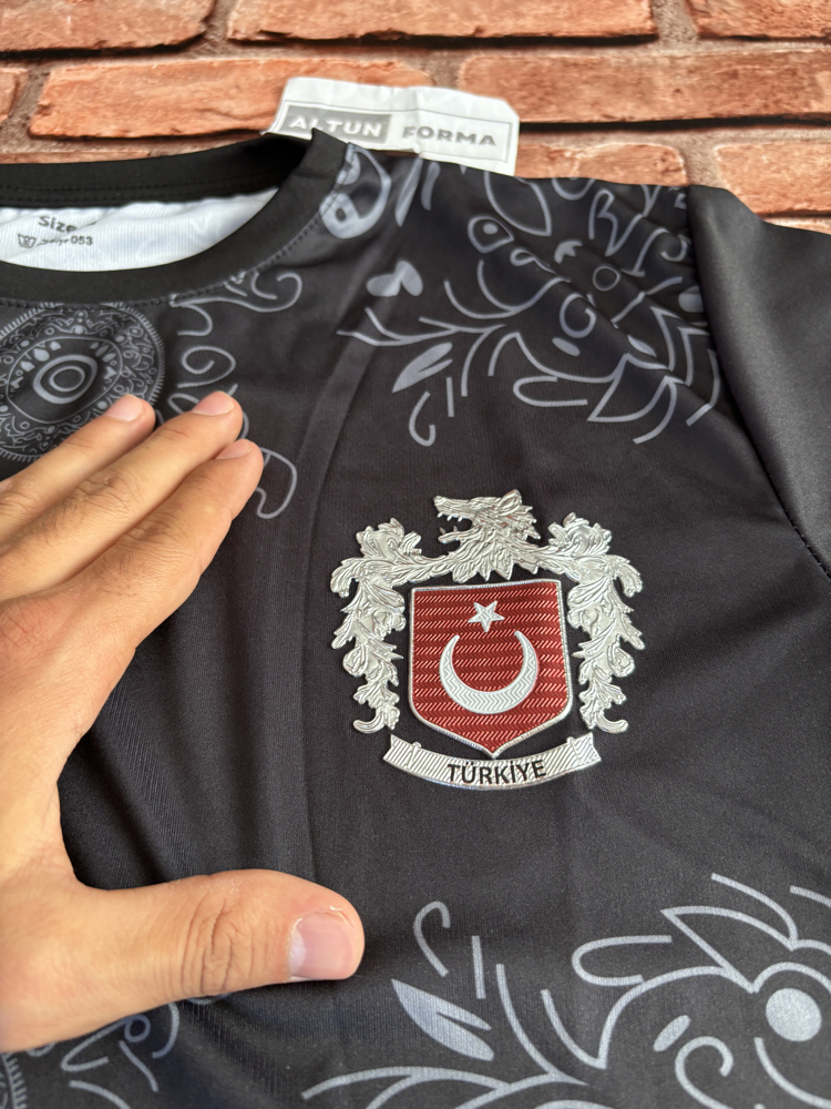 Siyah Bozkurt Forma Kabartmalı Yetişkin Kısa Kollu 
