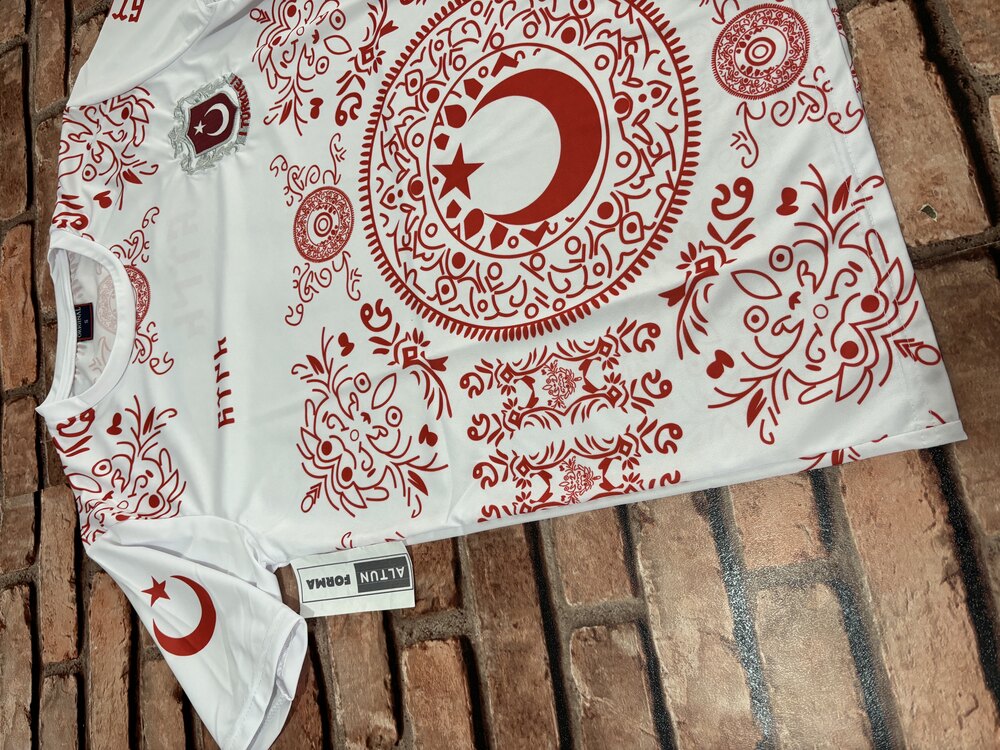 Türkiye Bozkurt Beyaz Forma Kırmızı Desen