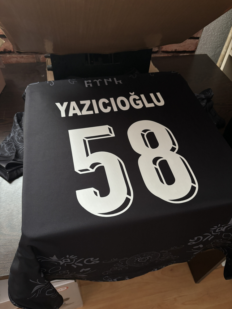 Siyah Bozkurt Forma Kabartmalı Yetişkin Kısa Kollu 