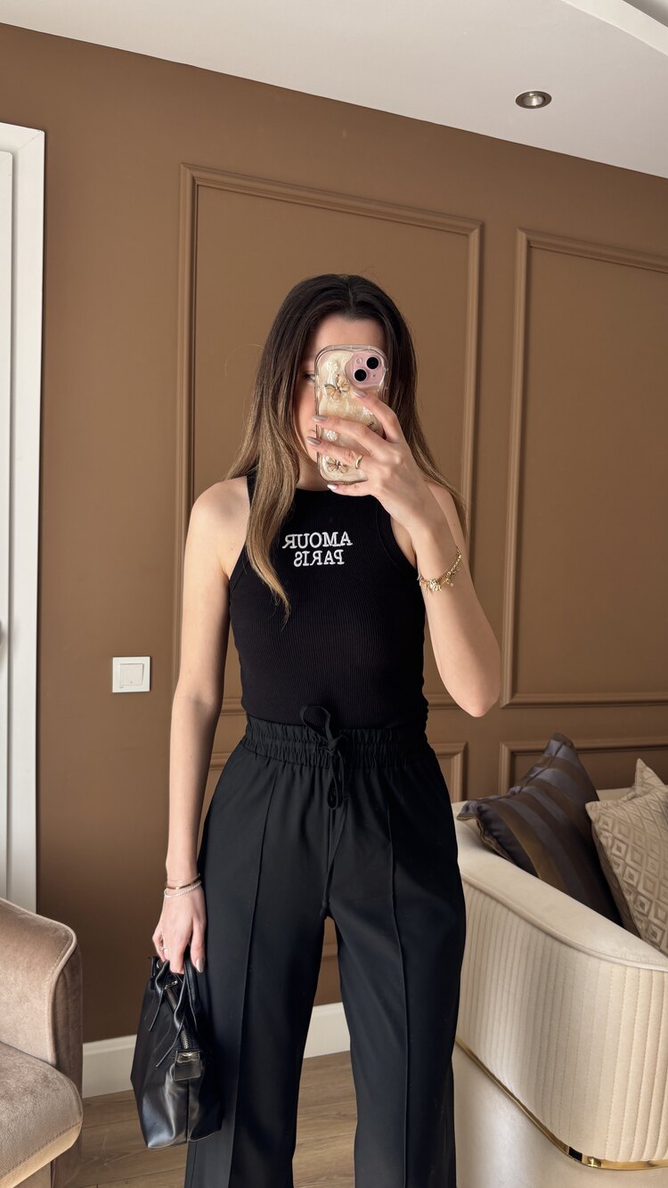 Siyah halter yaka işlemeli body