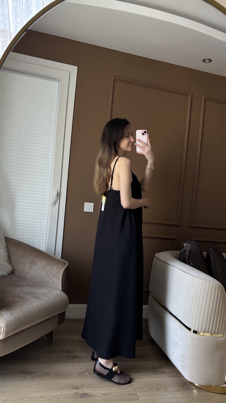 Siyah ip asklılı midi elbise