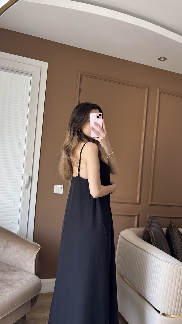 Siyah ip asklılı midi elbise