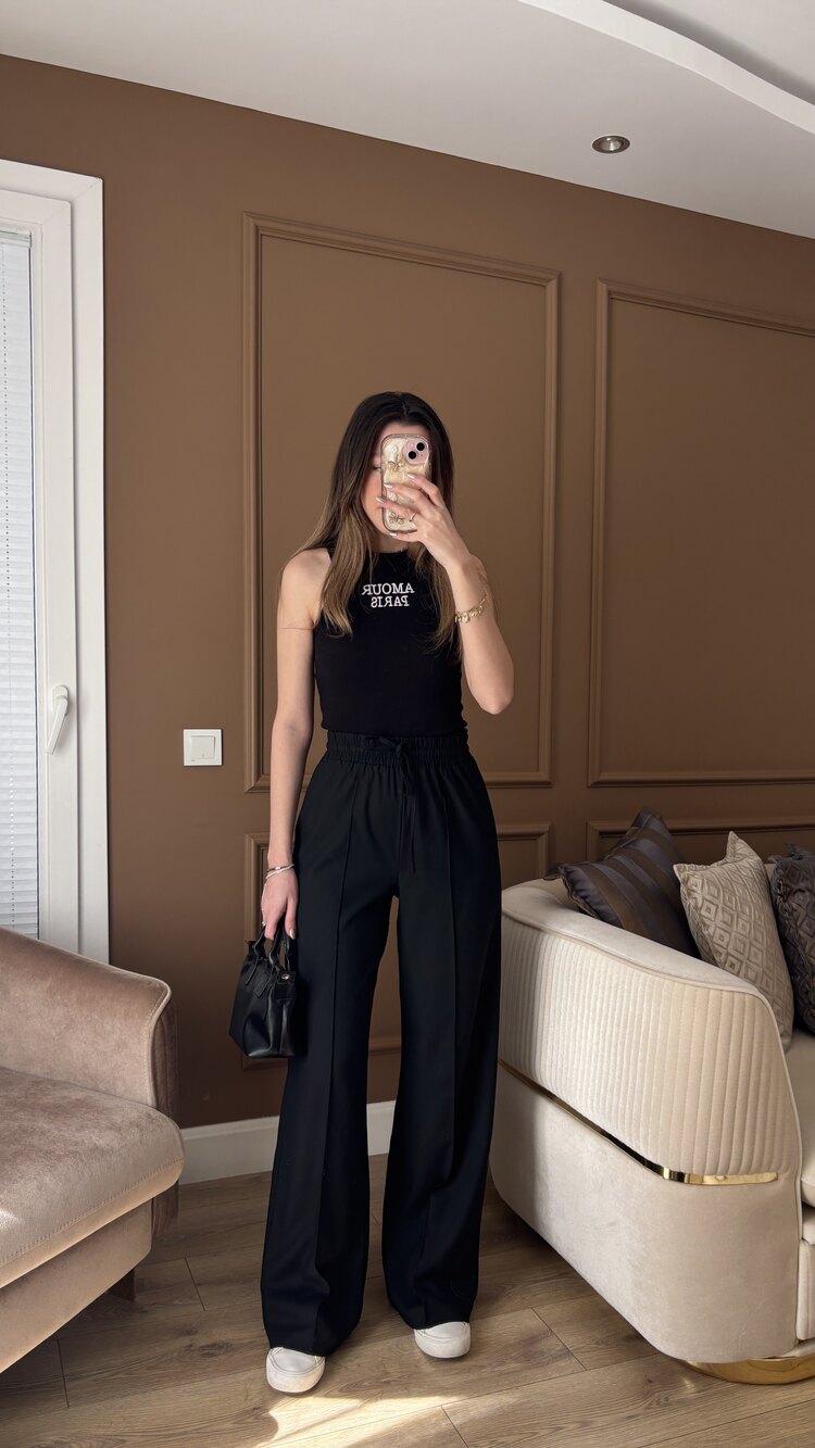 Siyah halter yaka işlemeli body