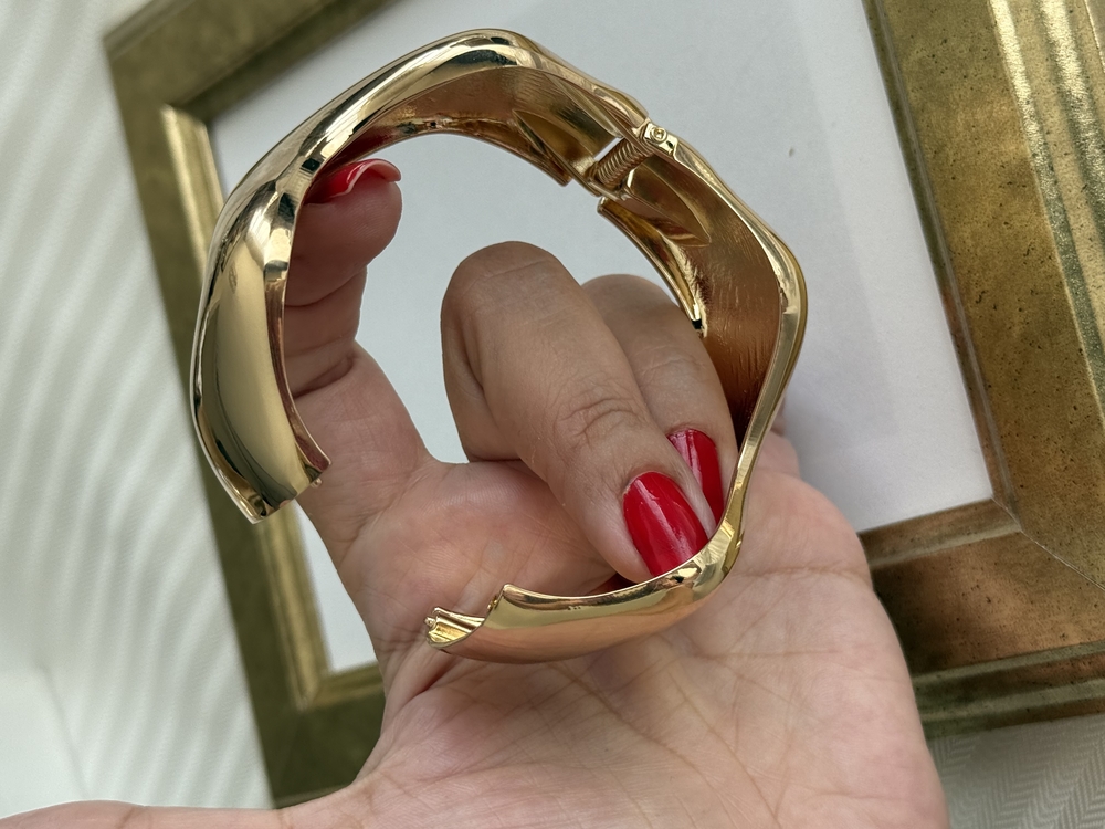 Gold parlak dalgalı kelepçe bileklik