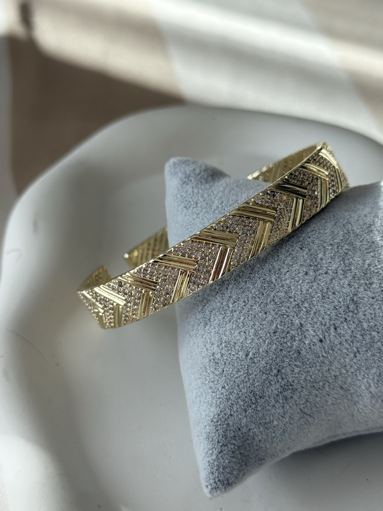 Zikzak desenli gold kelepçe bileklik