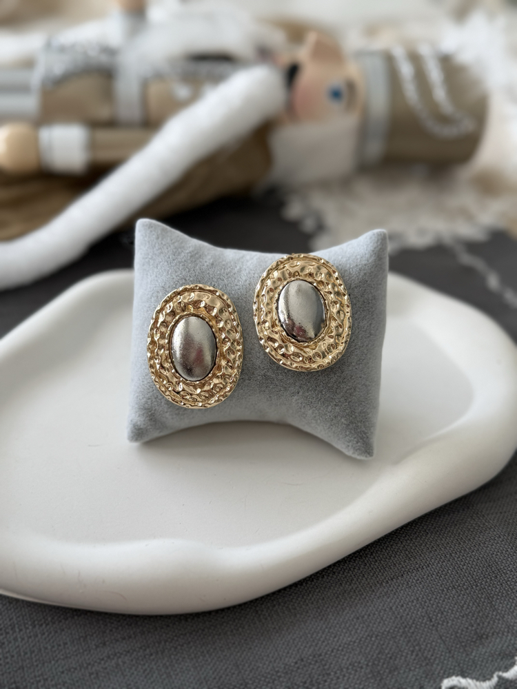 Mng model altın çerçeveli gümüş oval küpe