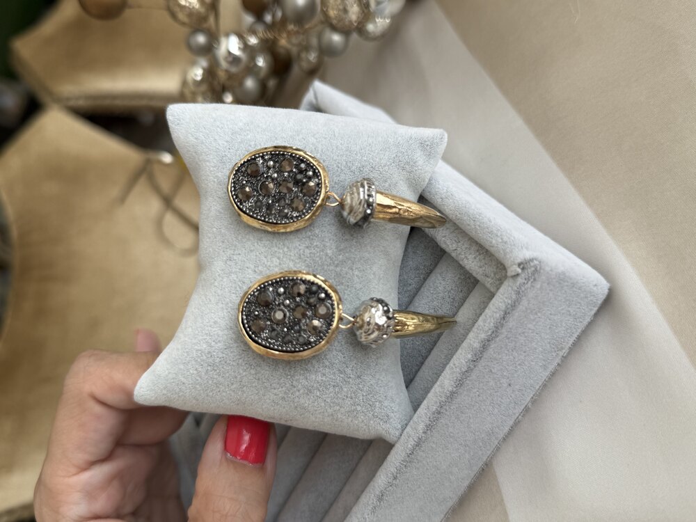 Zara model gold metal füme taşlı küpe