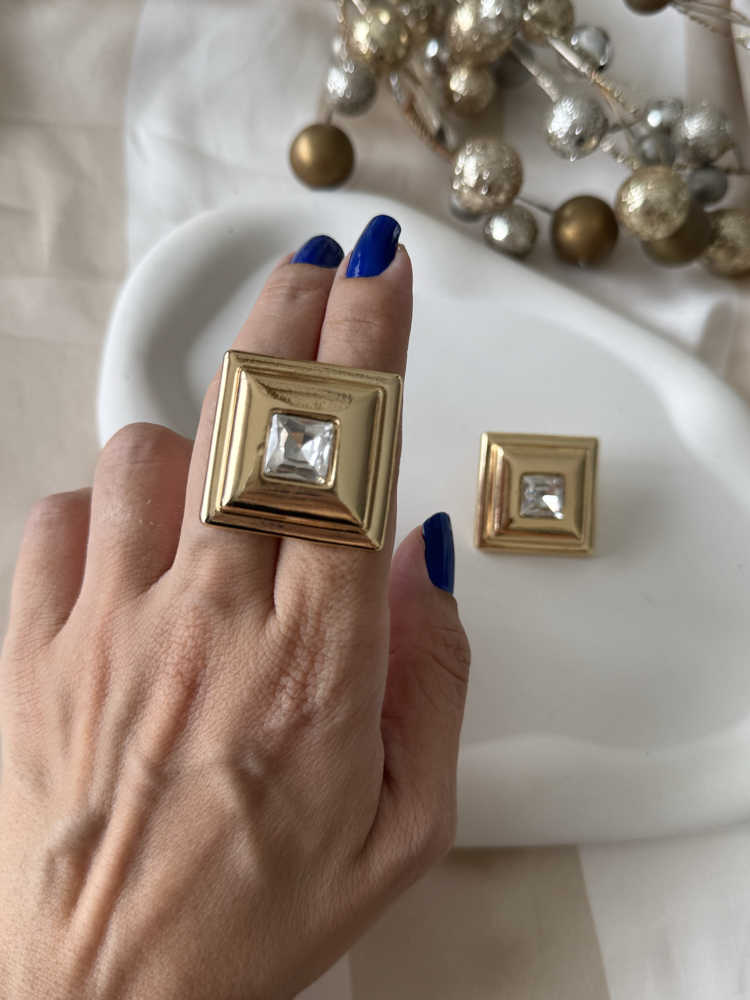 Gold kare taşlı vintage küpe