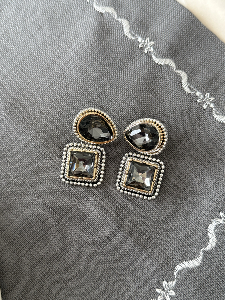 Zr model parlak taşlı küpe