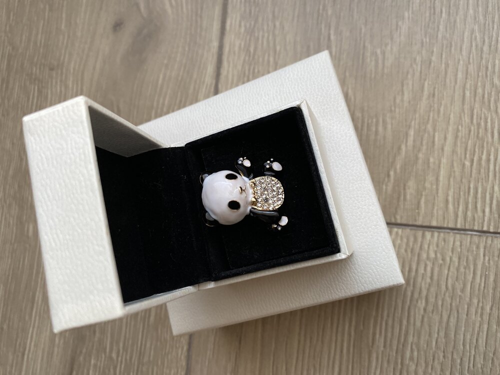 Taşlı panda broş