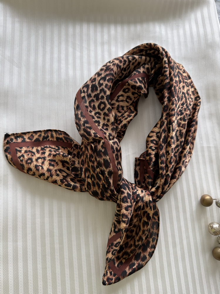 Leopar desenli saten fular bandana