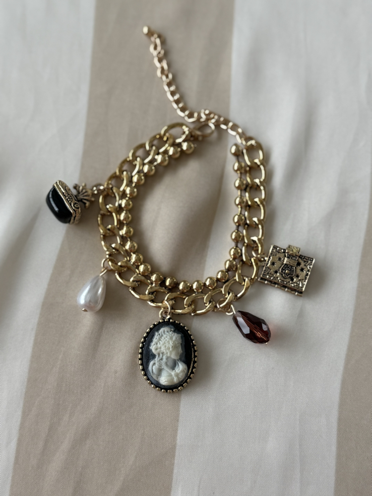 Vintage charmlı gold bileklik