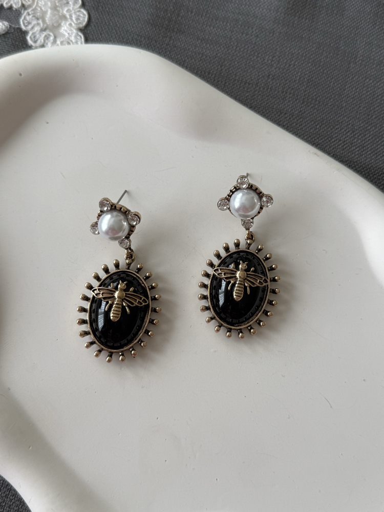 Vintage esintili arılı küpe