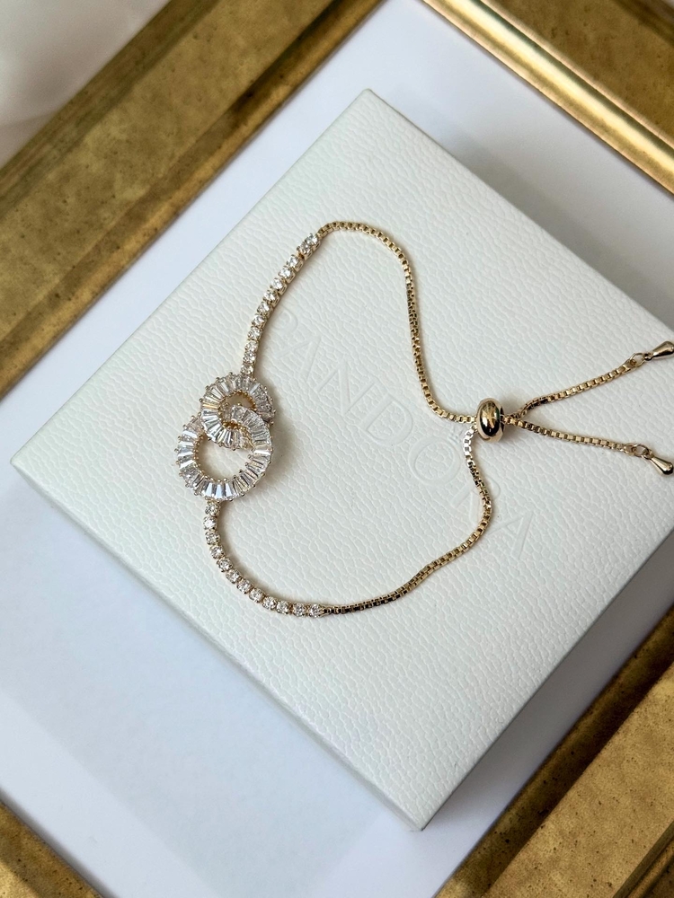 İçiçe geçmiş baget taşlı gold suyolu bileklik