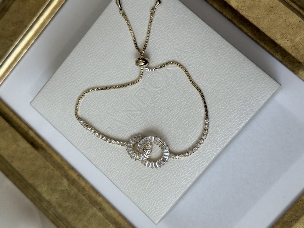 İçiçe geçmiş baget taşlı gold suyolu bileklik