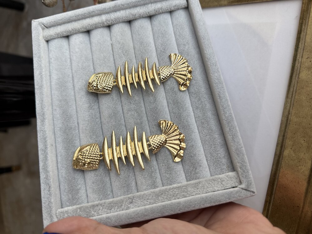 Gold sallantılı balık kılçık küpe