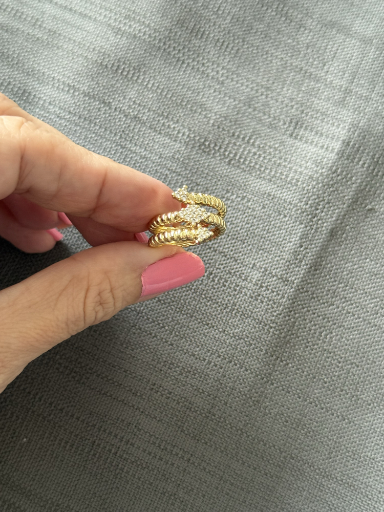 Burgu taşlı ok gold yüzük
