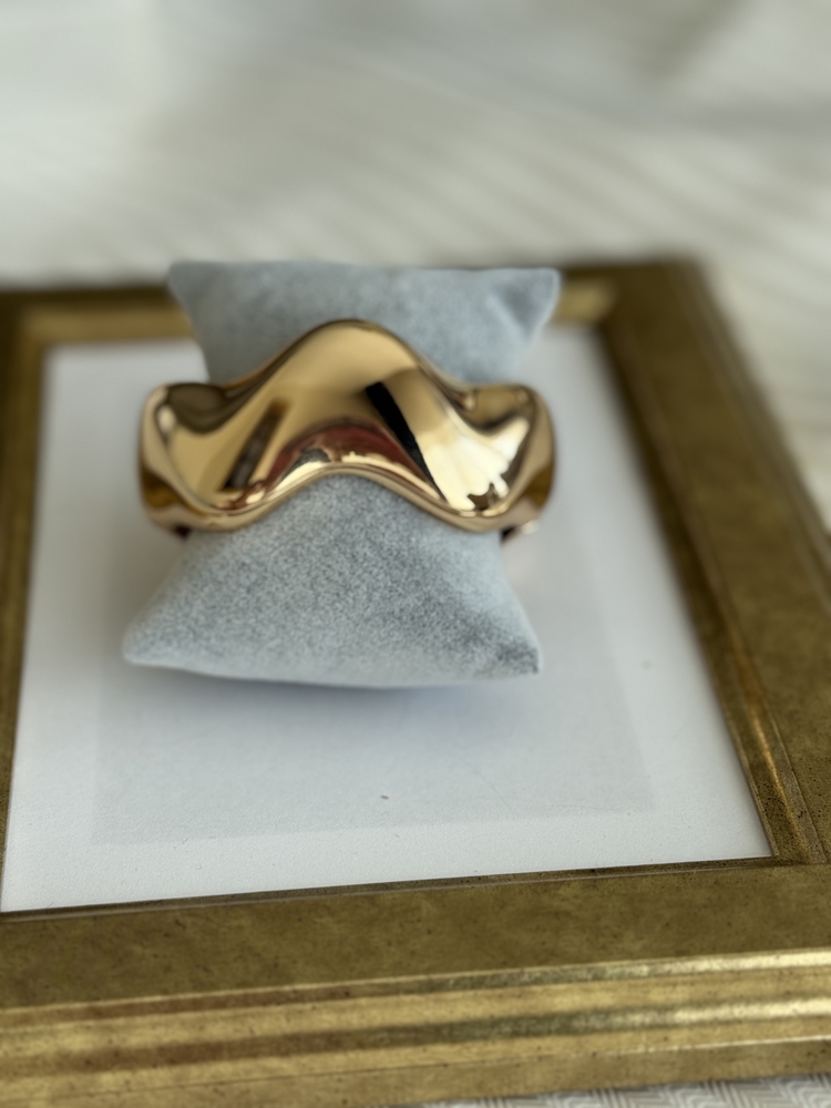 Gold parlak dalgalı kelepçe bileklik