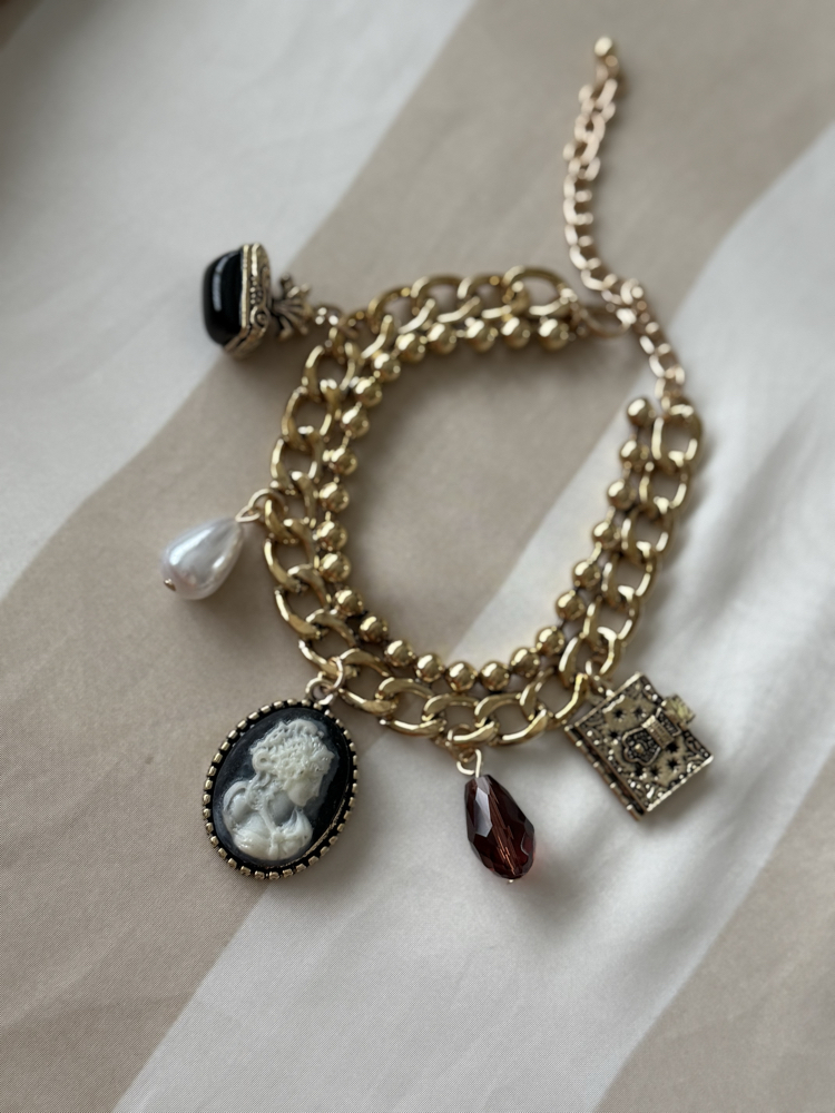 Vintage charmlı gold bileklik