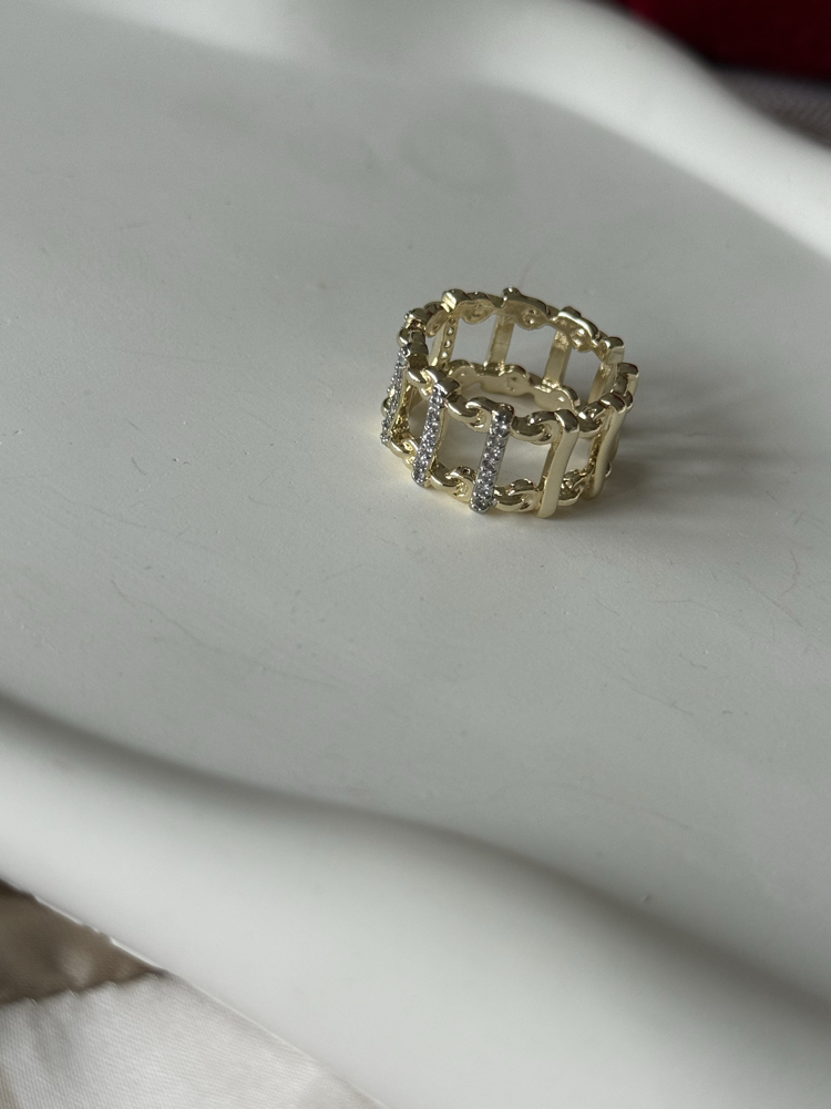 Zincir kafes taşlı gold yüzük