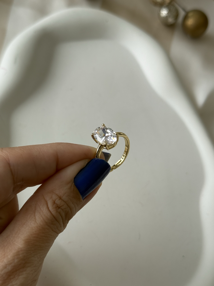 Oval kesim tektaş gold yüzük
