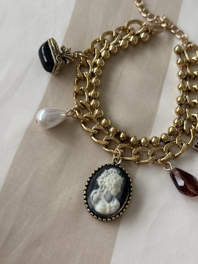 Vintage charmlı gold bileklik