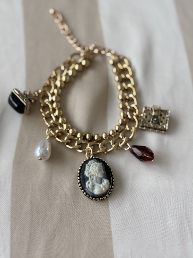Vintage charmlı gold bileklik