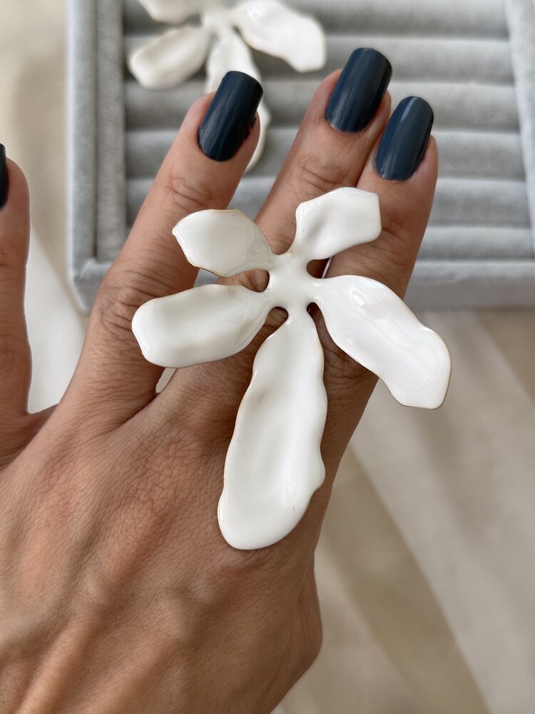 ZR marka model beyaz mineli çiçek küpe