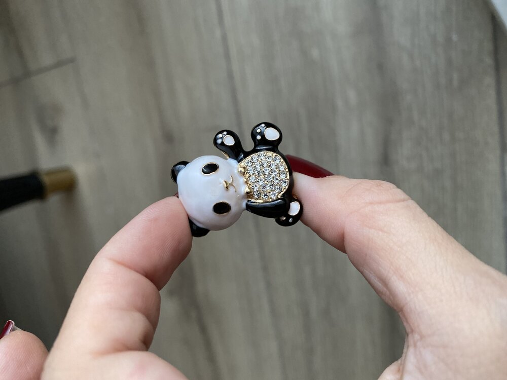 Taşlı panda broş