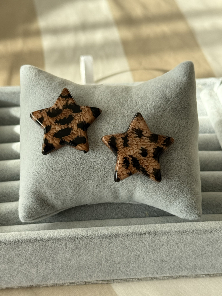 Leoparli yıldız küpe