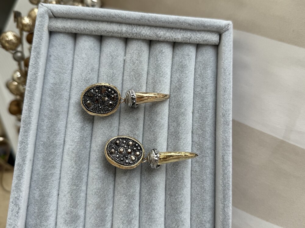 Zara model gold metal füme taşlı küpe