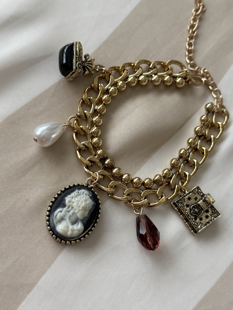 Vintage charmlı gold bileklik