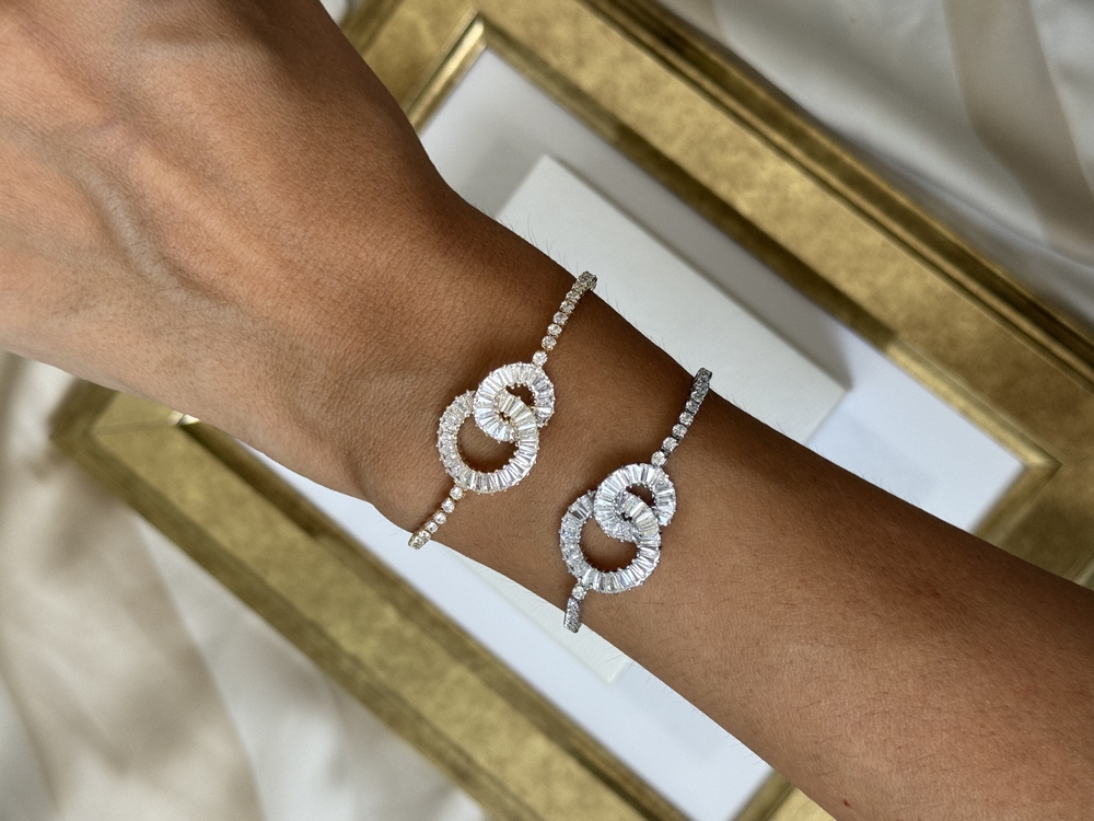 İçiçe geçmiş baget taşlı gold suyolu bileklik
