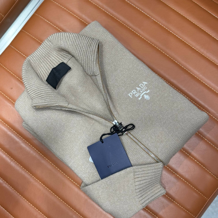 OUTLET ÜRÜNÜ İthal Prada Yüm Kumaş Tam Fermuarlı Triko Polo Yaka (Bej-686