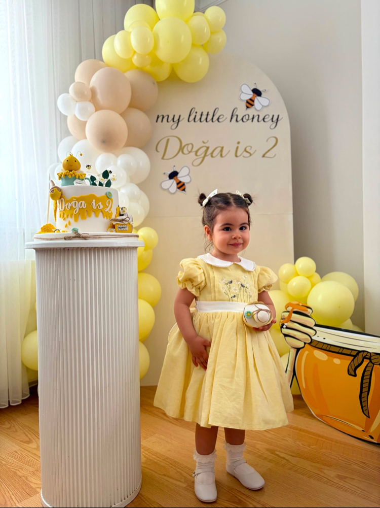 Papatya nakışlı elbise