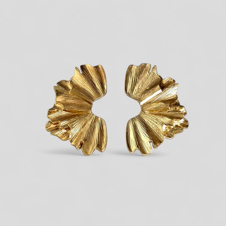 Gold Yarım Halka Kıvrımlı Küpe