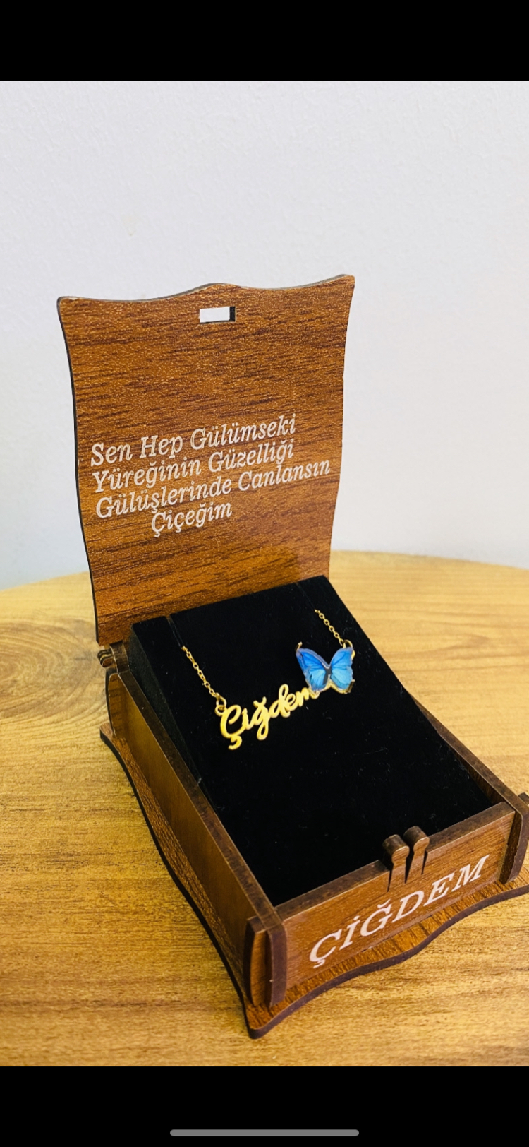 İsimli kelebek kolye özel ahşap kutu