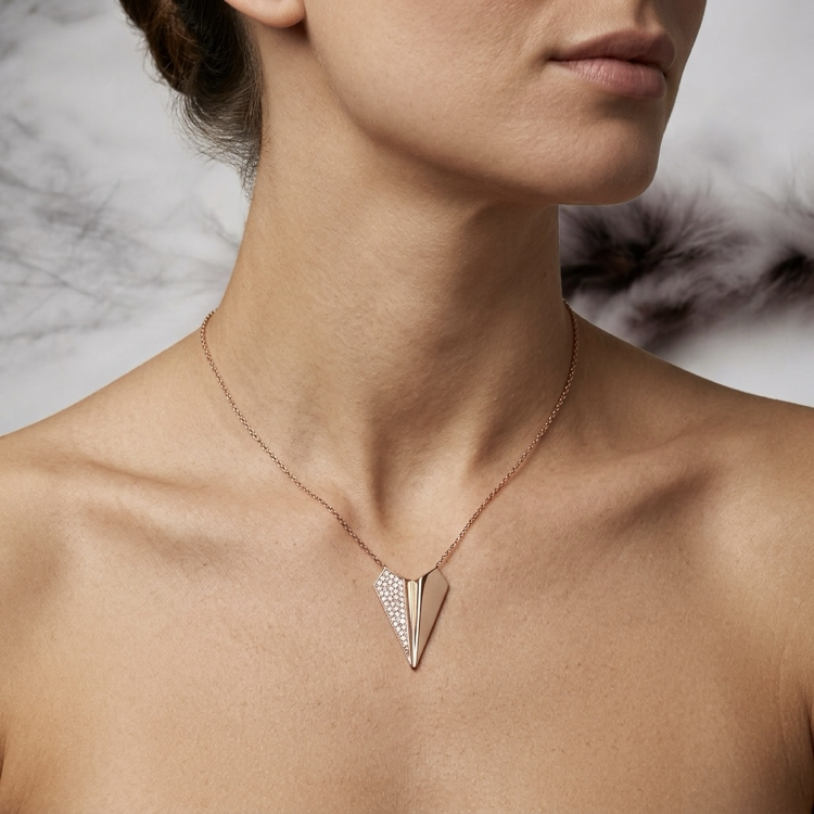 Rose Gold Renkli ve Beyaz Taşlı Lüks Kolye