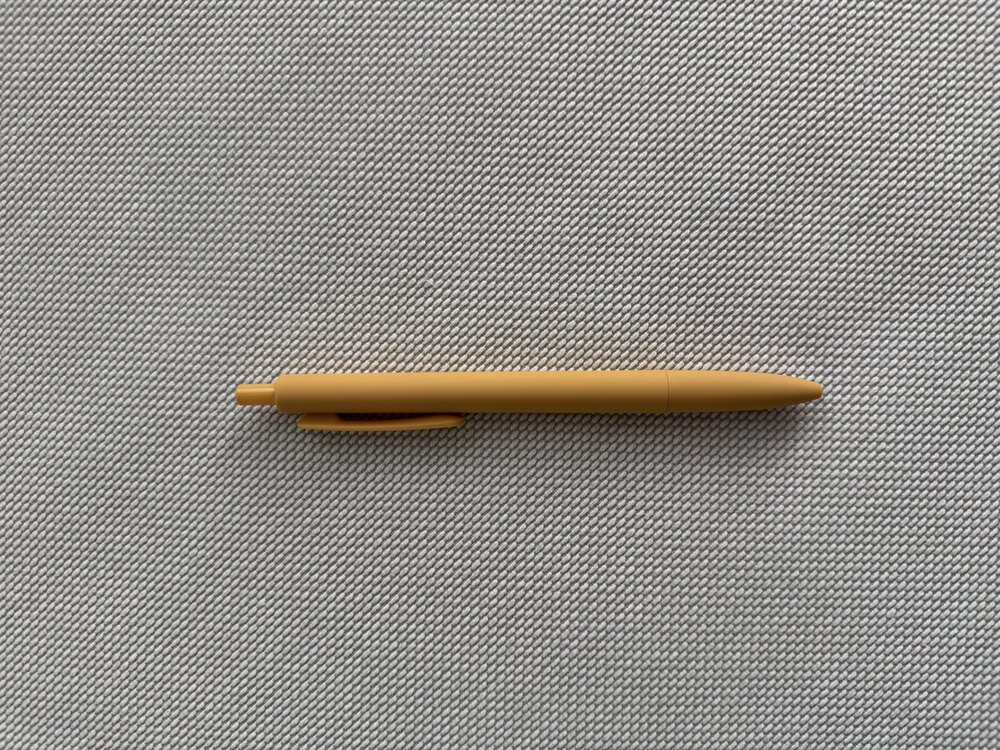 Sarı Mat Dokulu Kalem
