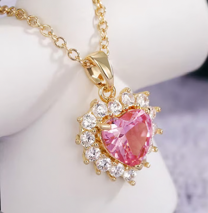Pembe zirikon taşlı kalpli kolye 
