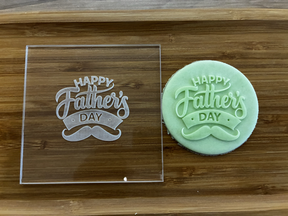 Happy father’s day yazılı pleksi kabartma plakası