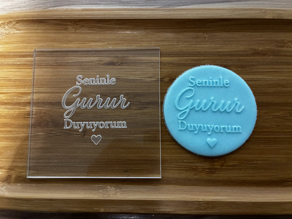26461 Seninle gurur duyuyorum yazılı plakası