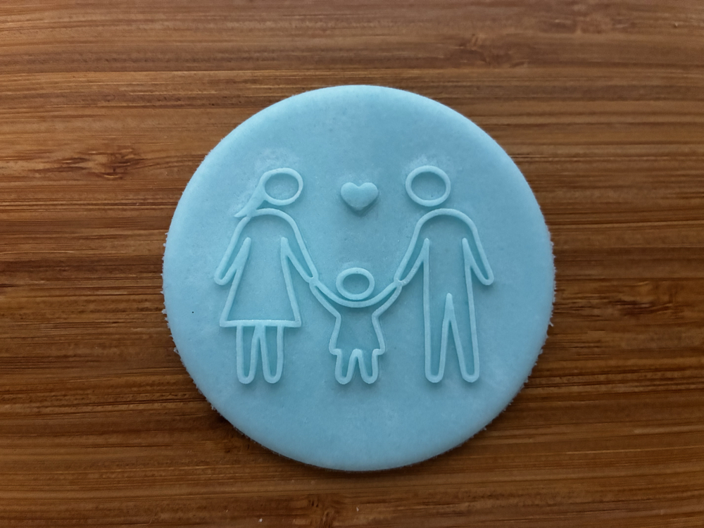 26468 Anne baba çocuk , aile temalı pleksi kabartma plakası