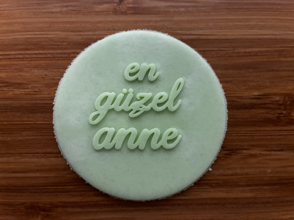 En güzel anne yazılı pleksi kabartma plakası