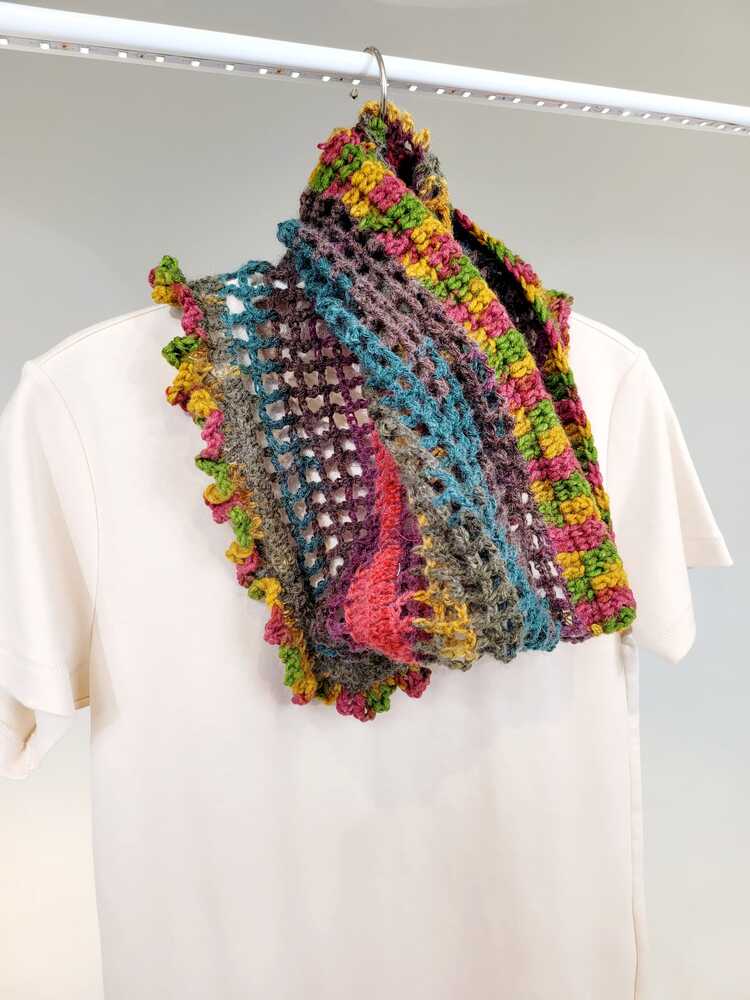 MULTI COLOR CROCHET NECK GAITER-MESY