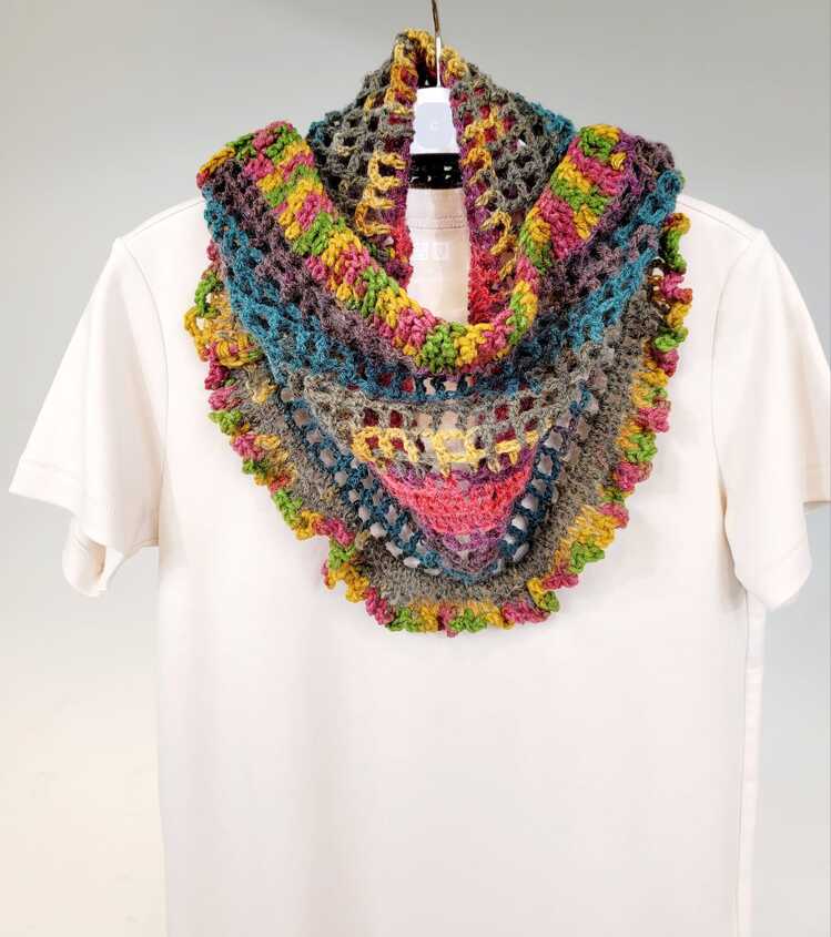 MULTI COLOR CROCHET NECK GAITER-MESY
